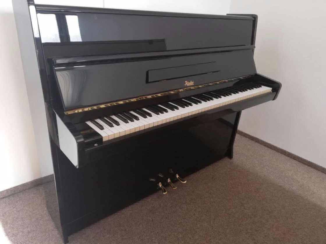 české pianino Petrof